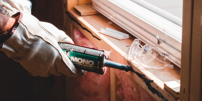 Caulking window sil