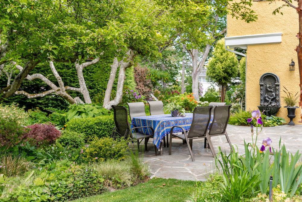 Planning a custom home - Garden patio seating