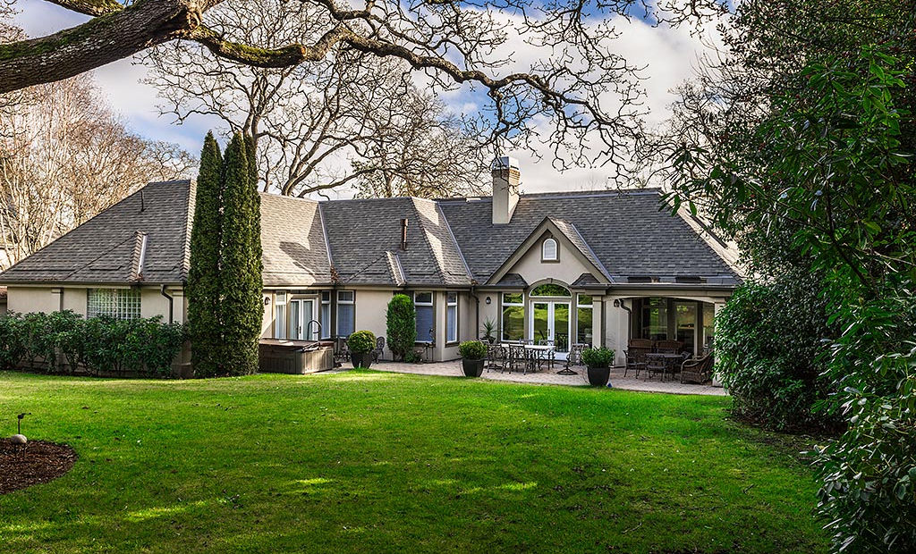 expansive yard with eating and sitting area